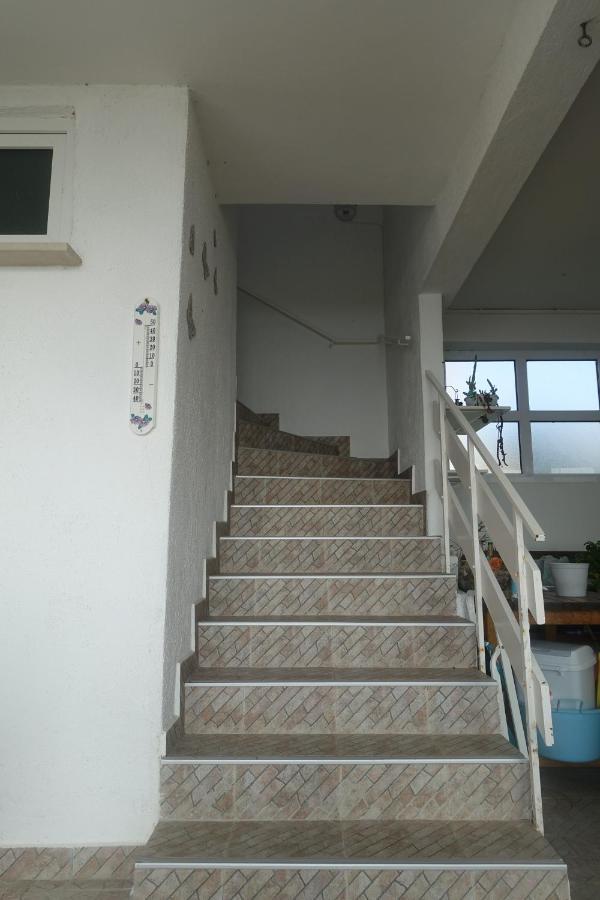 Apartments Galeb Rtina Buitenkant foto