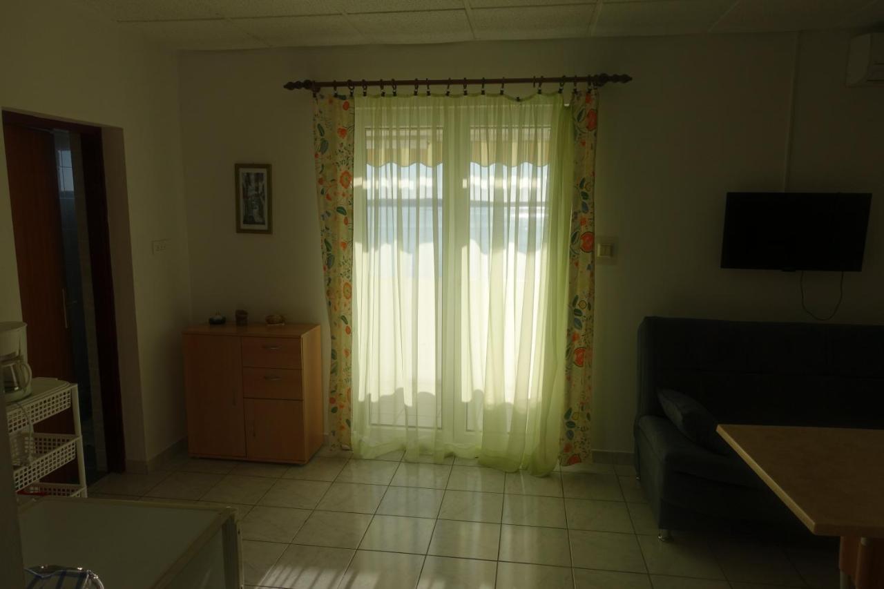 Apartments Galeb Rtina Buitenkant foto
