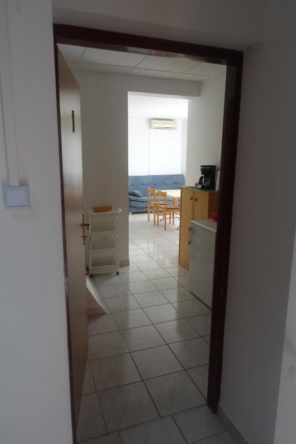 Apartments Galeb Rtina Buitenkant foto