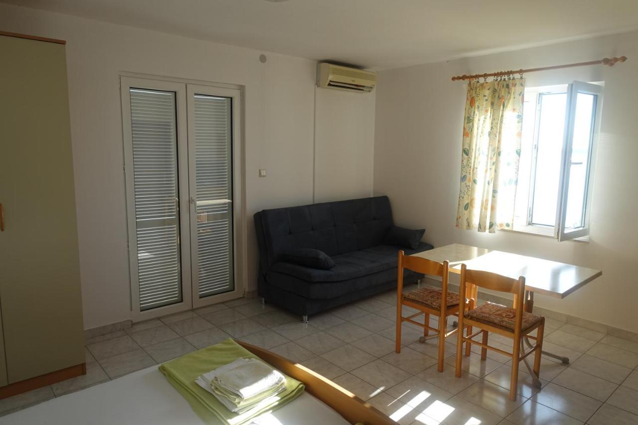 Apartments Galeb Rtina Buitenkant foto
