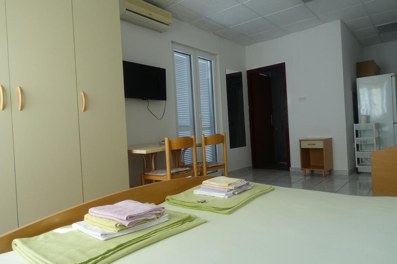 Apartments Galeb Rtina Buitenkant foto
