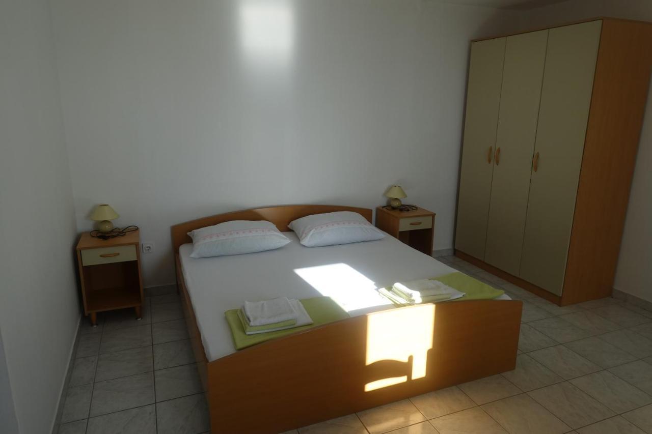 Apartments Galeb Rtina Buitenkant foto