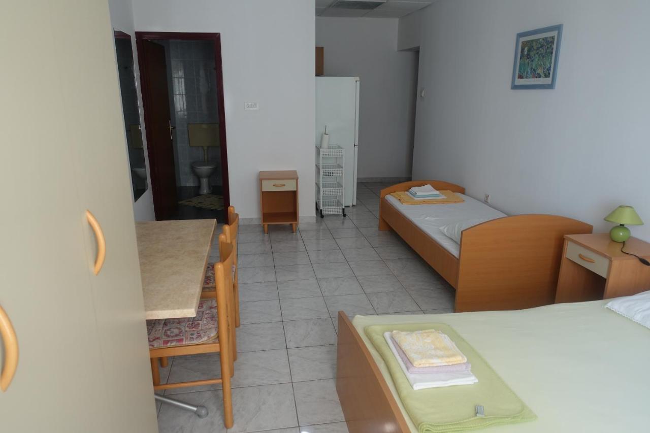 Apartments Galeb Rtina Buitenkant foto