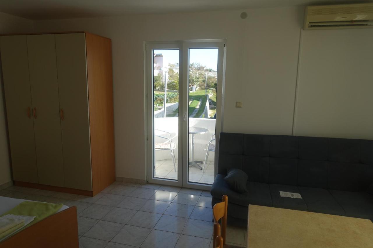 Apartments Galeb Rtina Buitenkant foto