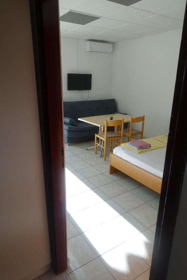 Apartments Galeb Rtina Buitenkant foto