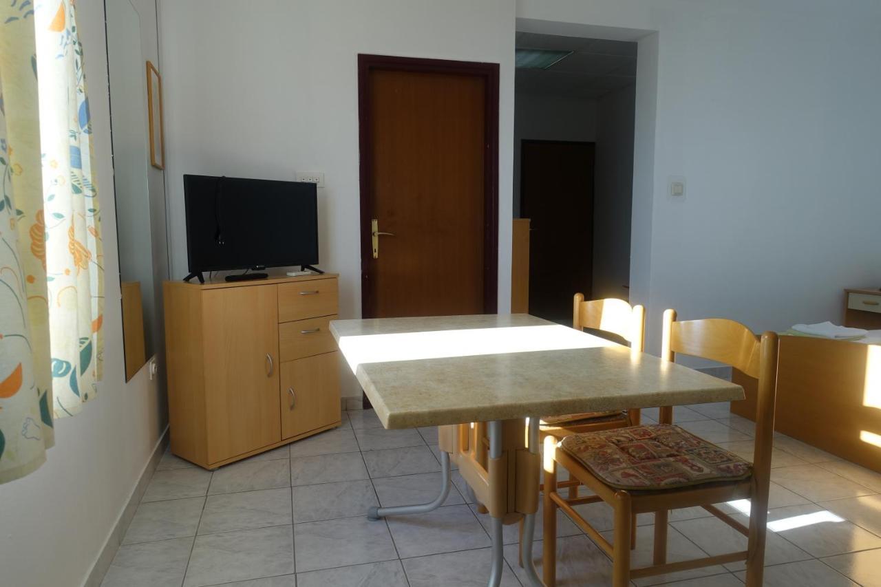Apartments Galeb Rtina Buitenkant foto