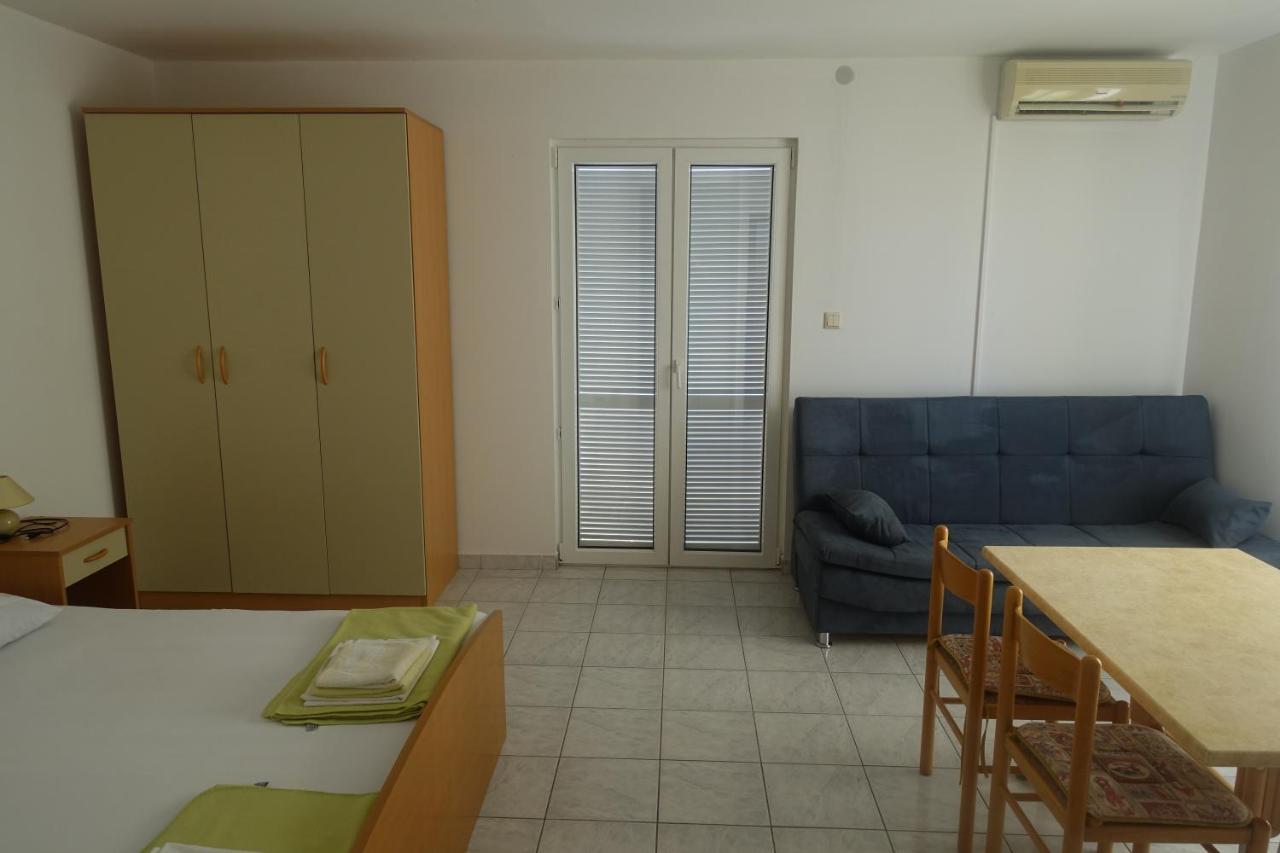 Apartments Galeb Rtina Buitenkant foto