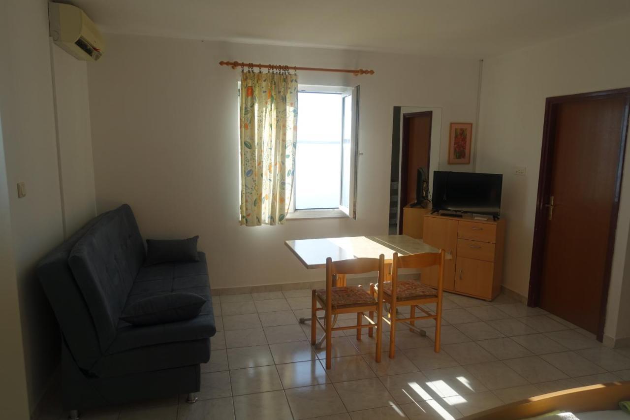 Apartments Galeb Rtina Buitenkant foto