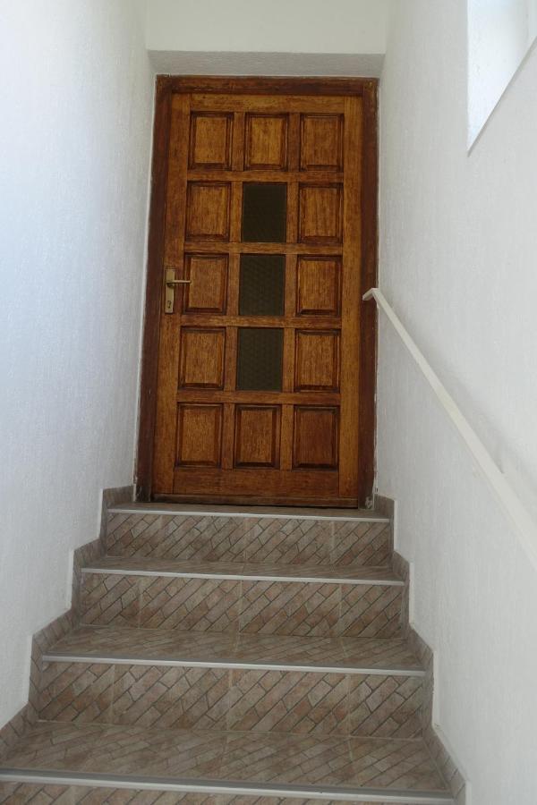 Apartments Galeb Rtina Buitenkant foto