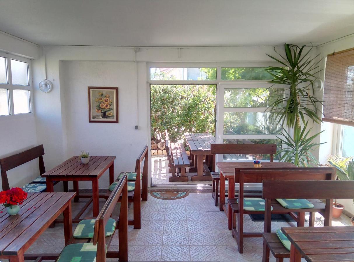 Apartments Galeb Rtina Buitenkant foto